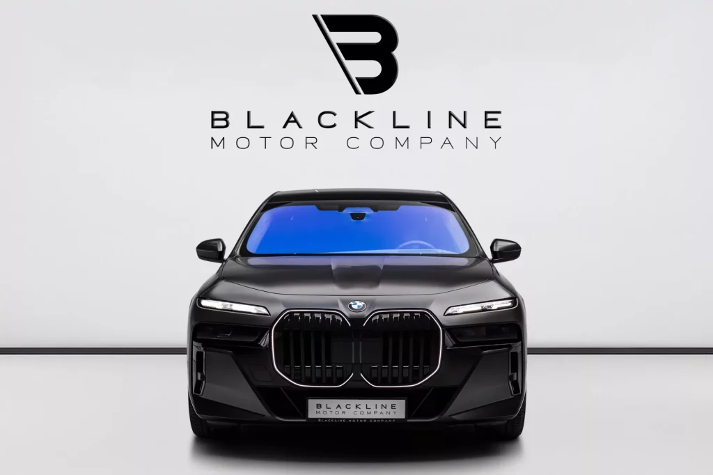 2025 BMW 760i — photo 2