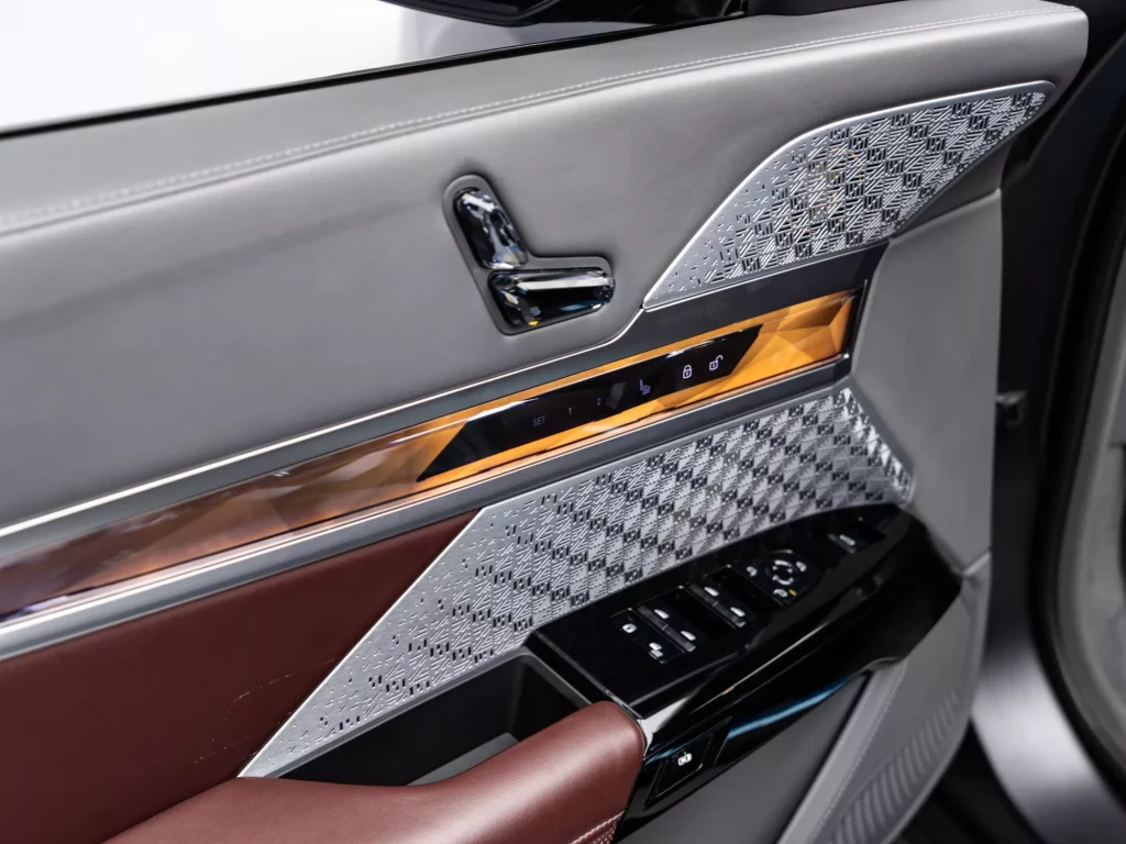 2025 BMW 760i — photo 8