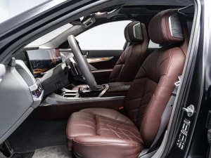 2025 BMW 760i — photo 10