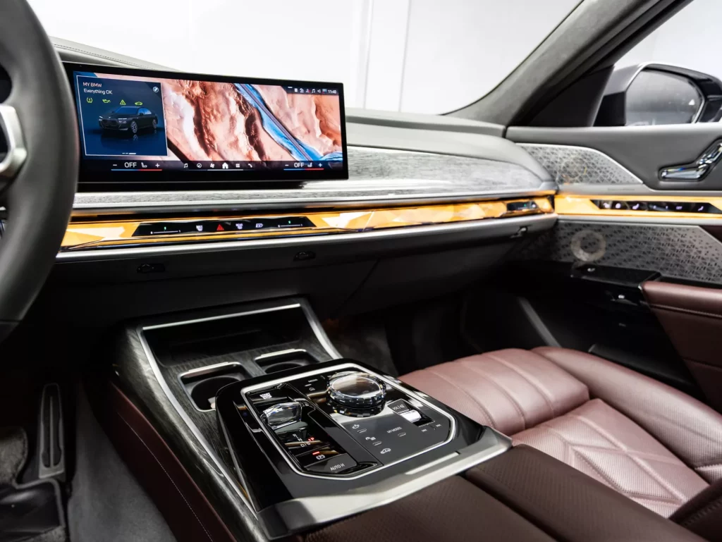 2025 BMW 760i — photo 15