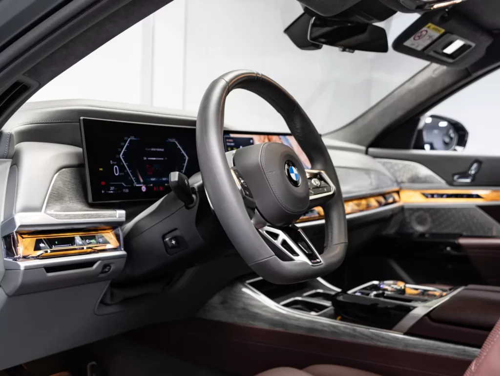 2025 BMW 760i — photo 11