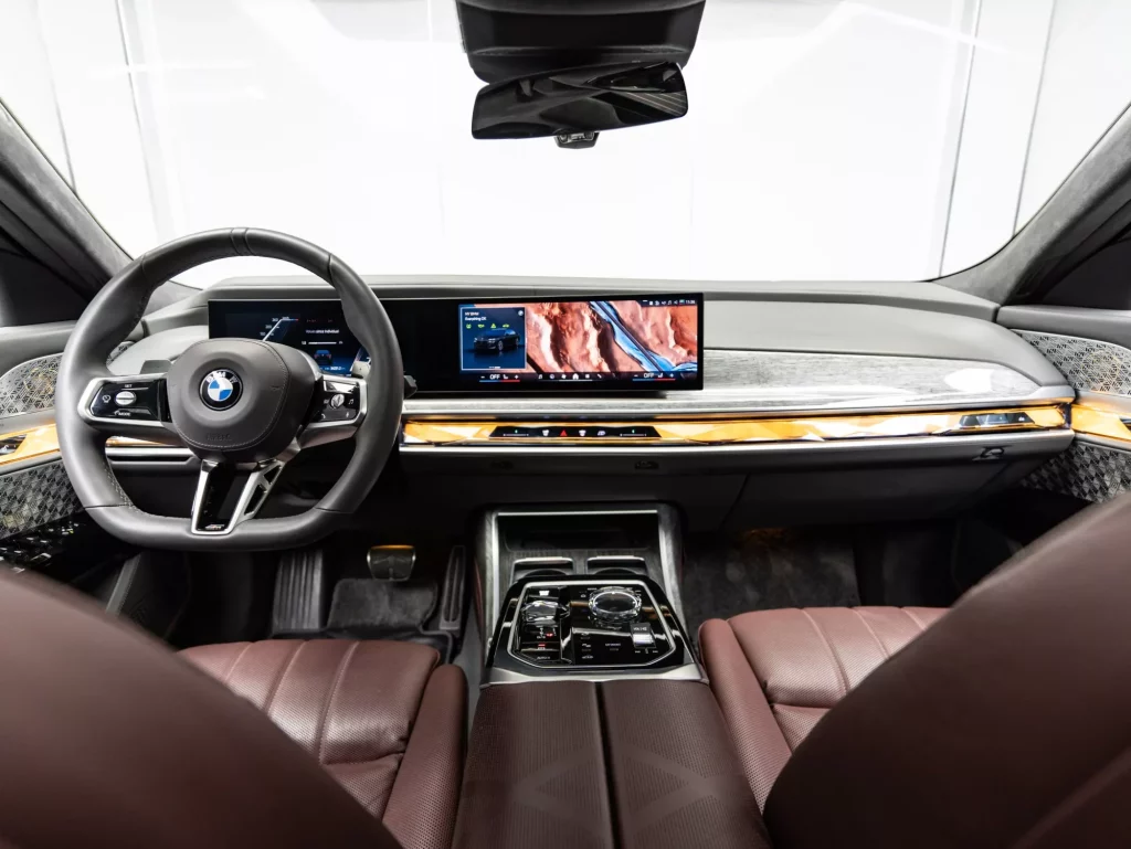 2025 BMW 760i — photo 16