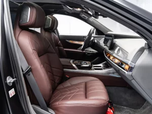 2025 BMW 760i — photo 9