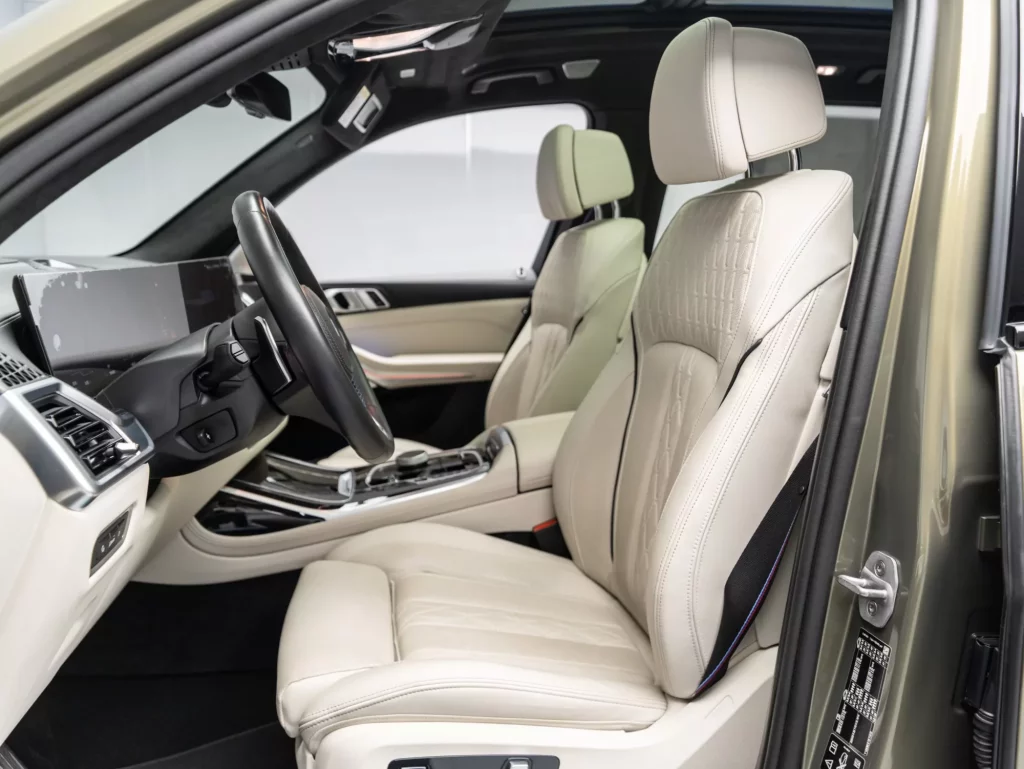 2025 BMW X7 M60i — photo 10