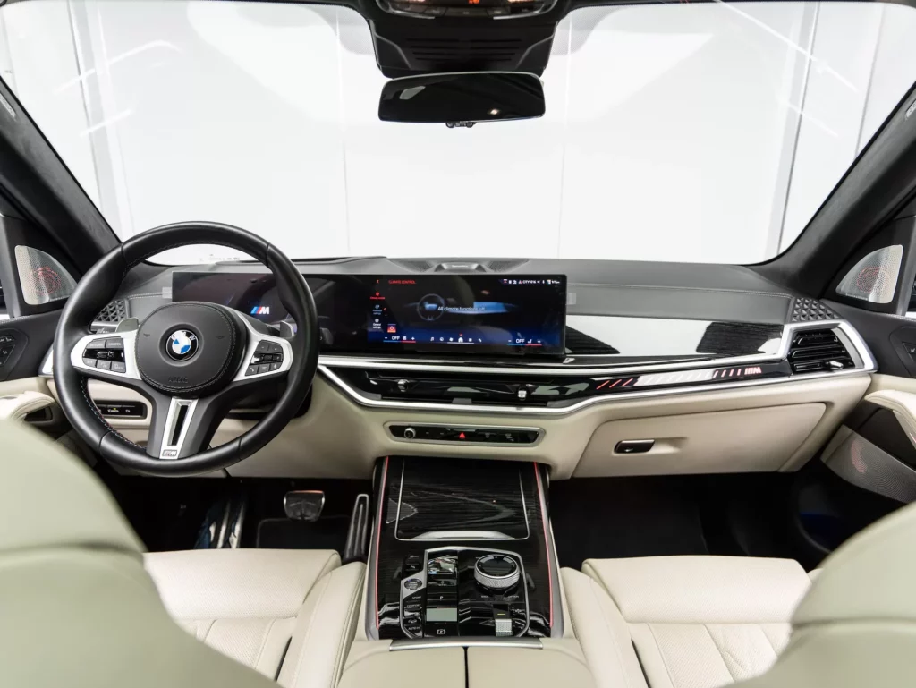 2025 BMW X7 M60i — photo 17