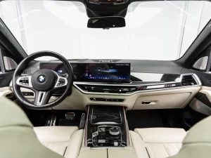 2025 BMW X7 M60i — photo 17