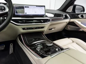 2025 BMW X7 M60i — photo 16