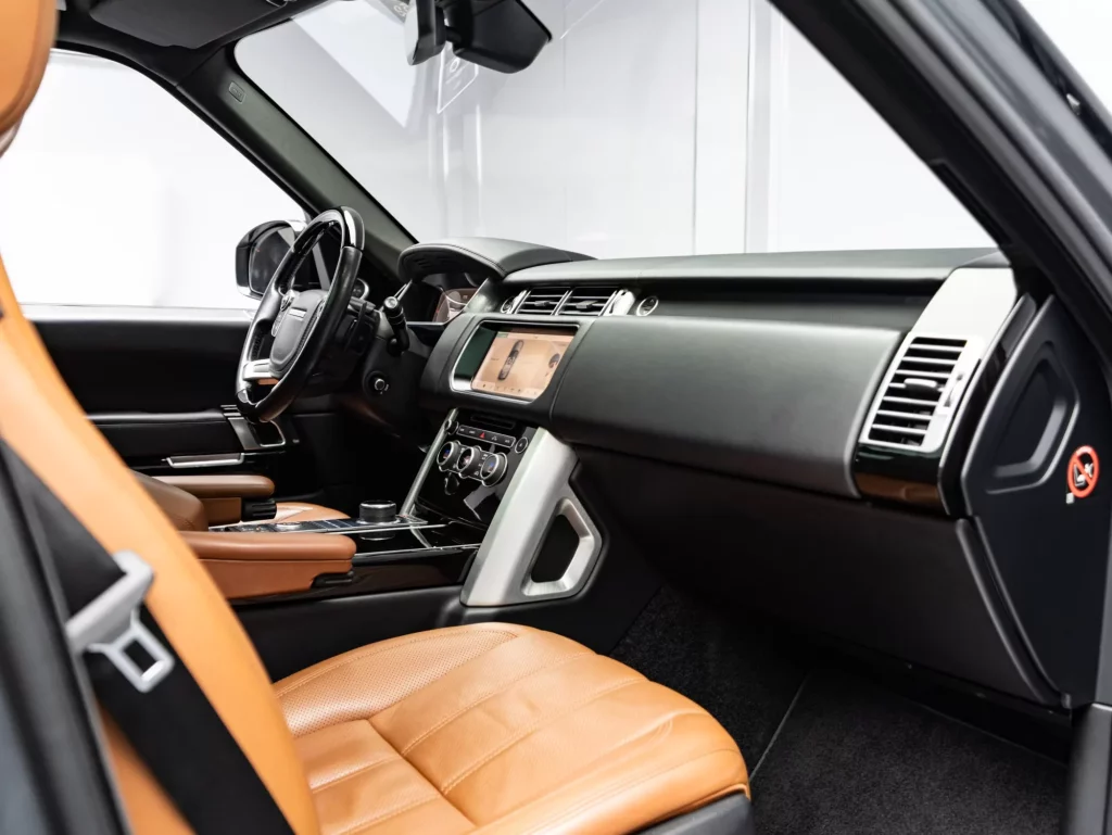 2017 Land Rover Range Rover Vogue SE — photo 13