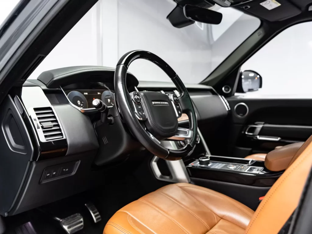 2017 Land Rover Range Rover Vogue SE — photo 14