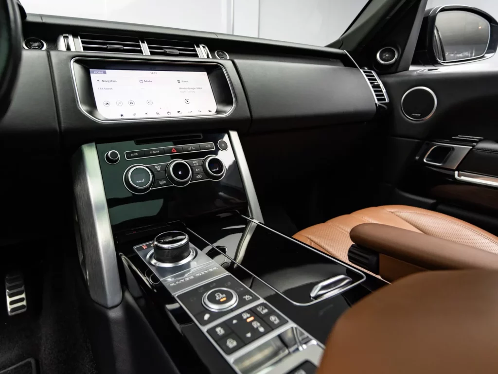 2017 Land Rover Range Rover Vogue SE — photo 16