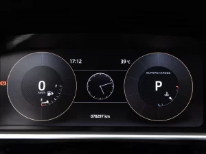 2017 Land Rover Range Rover Vogue SE — photo 12