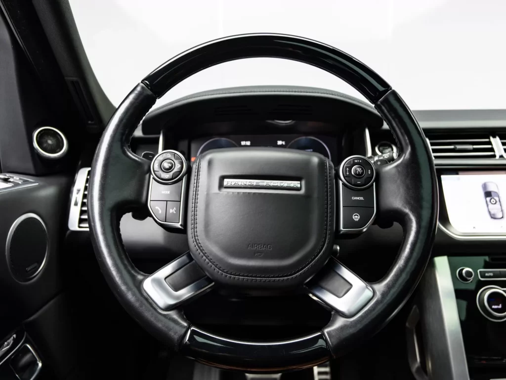 2017 Land Rover Range Rover Vogue SE — photo 11