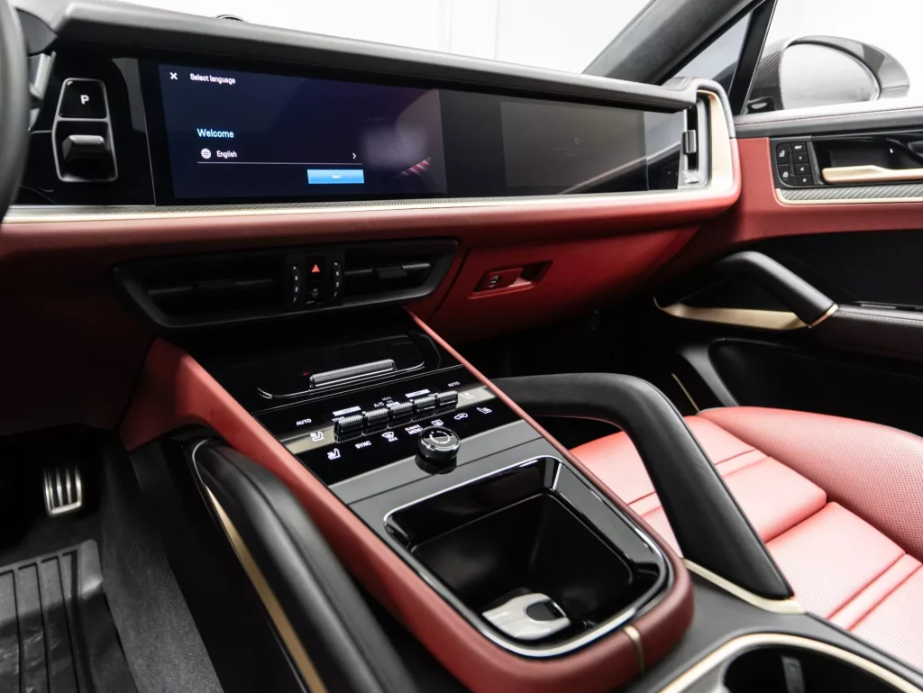 2025 Porsche Cayenne GTS Coupe — photo 17