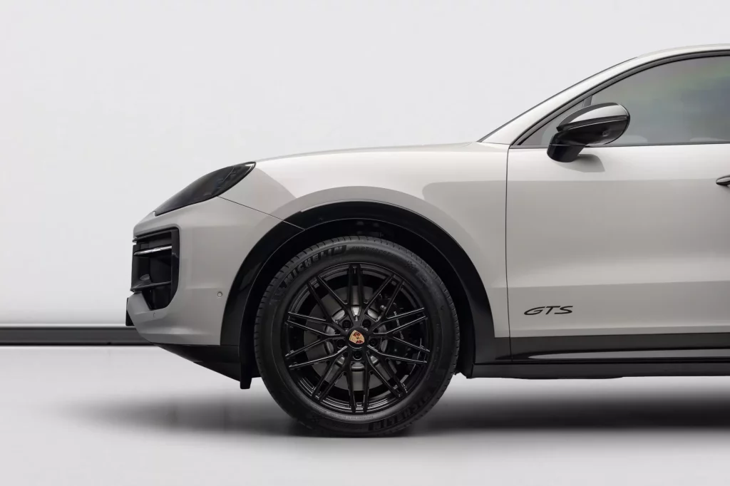 2025 Porsche Cayenne GTS Coupe — photo 6