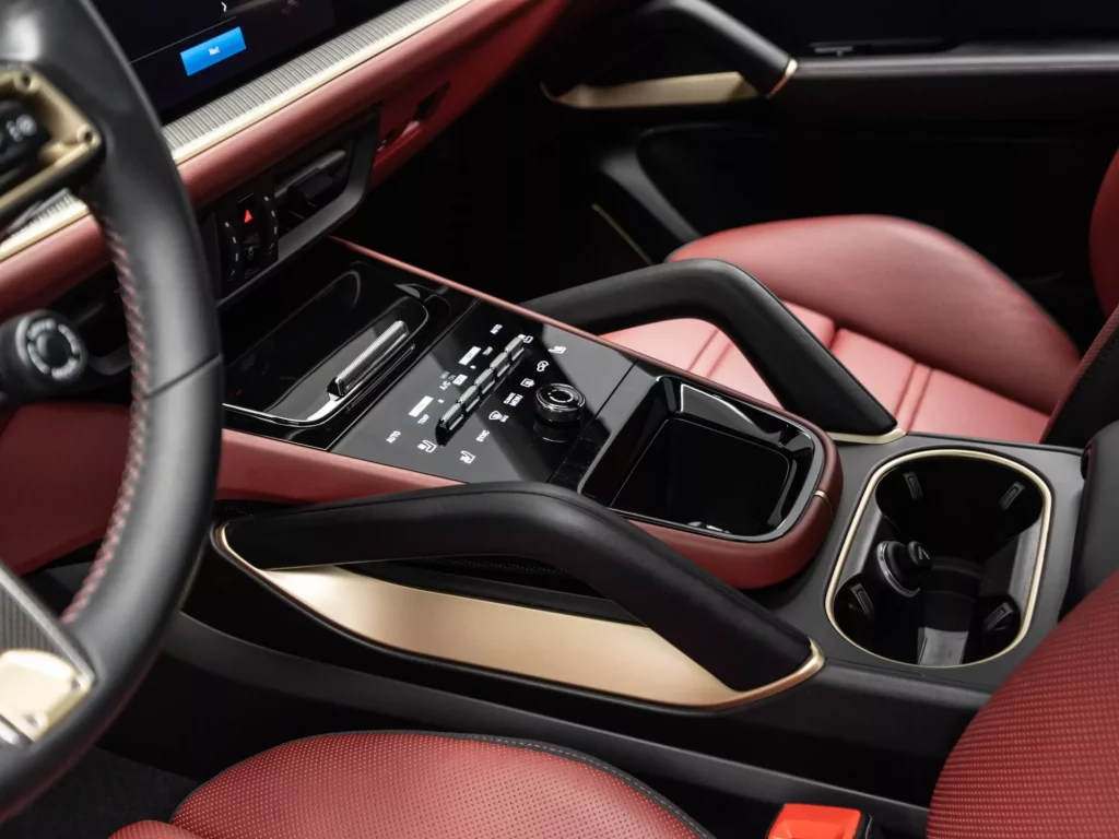 2025 Porsche Cayenne GTS Coupe — photo 16