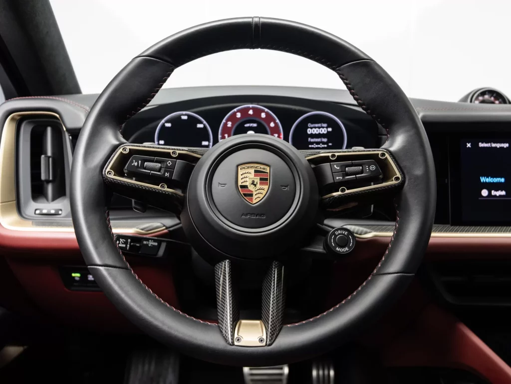 2025 Porsche Cayenne GTS Coupe — photo 13