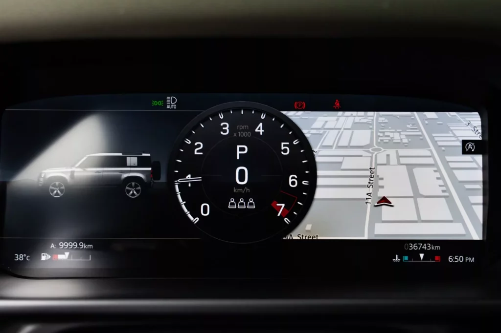 2023 Land Rover Defender P300 SE — photo 12