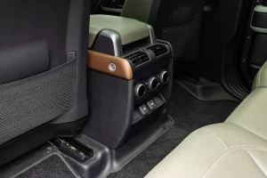 2023 Land Rover Defender P300 SE — photo 20