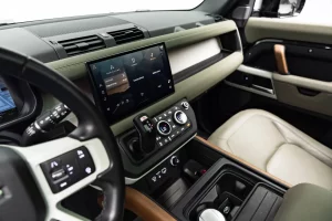 2023 Land Rover Defender P300 SE — photo 15