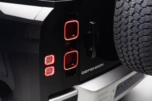 2023 Land Rover Defender P300 SE — photo 5