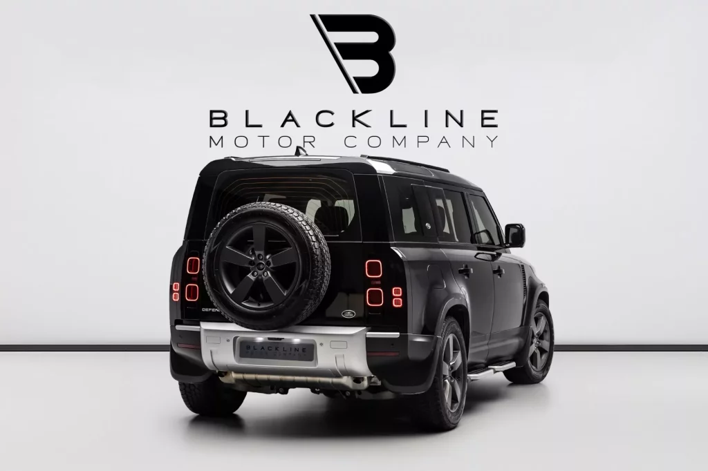 2023 Land Rover Defender P300 SE — photo 4