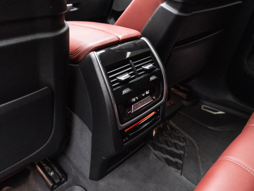 2022 BMW X6 M50i — photo 21